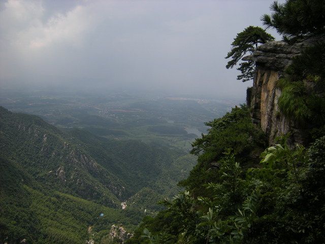 再远点还有烟水亭,传说是三国东吴陆逊的点将台,向下游去有九江大桥和