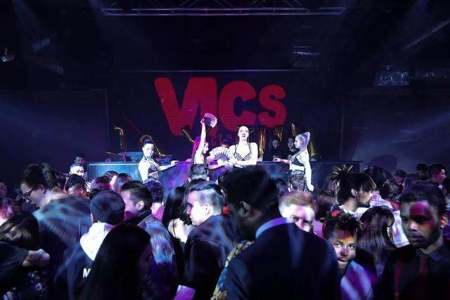 觥筹交错 迎接猪年 作为工体潮流地标的vics club 是北京最热的夜店之