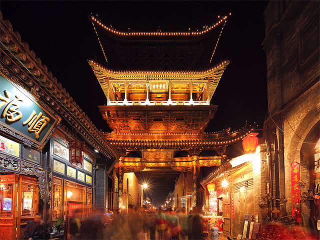 今之夜,沉浸于千年古城与现代灯火相融产生的魅力之中,体验着平遥中国